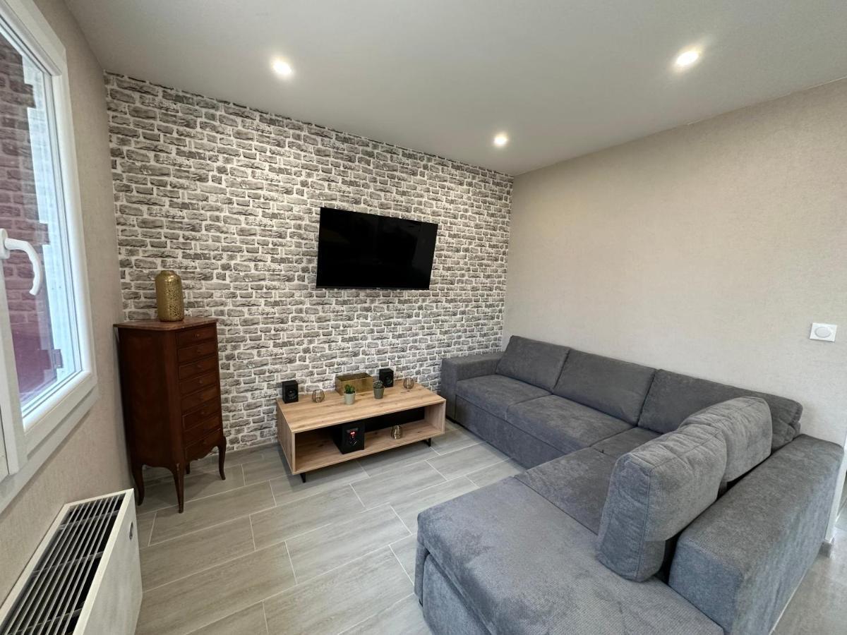 Agreable Maison Avec Jardin A Жоанвил Екстериор снимка