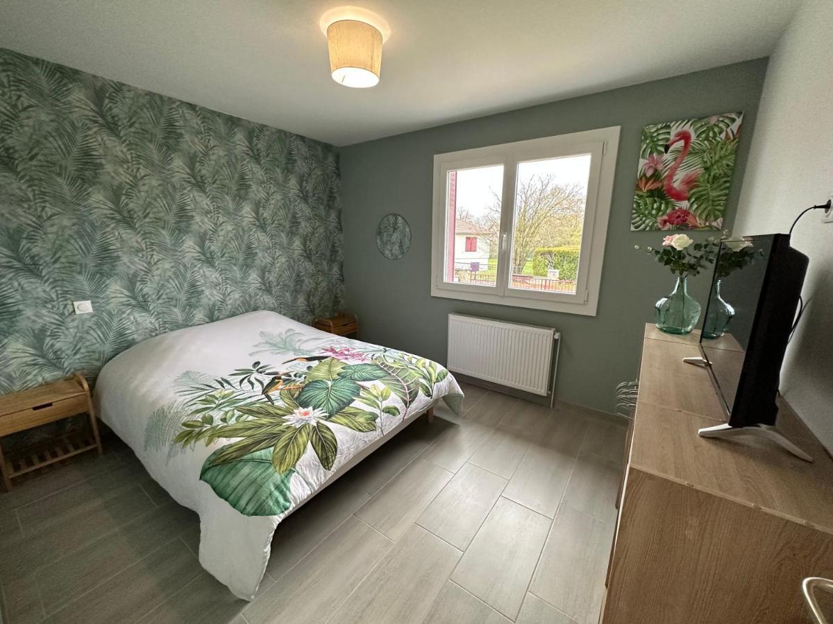 Agreable Maison Avec Jardin A Жоанвил Екстериор снимка