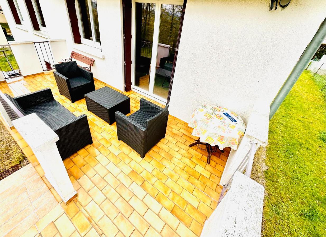 Agreable Maison Avec Jardin A Жоанвил Екстериор снимка