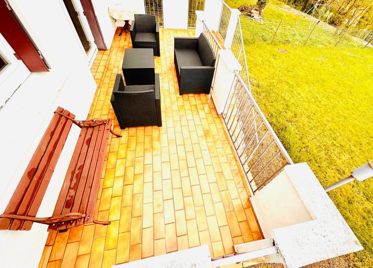 Agreable Maison Avec Jardin A Жоанвил Екстериор снимка