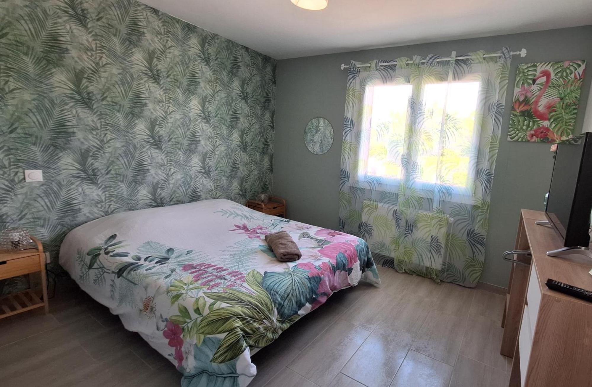 Agreable Maison Avec Jardin A Жоанвил Екстериор снимка